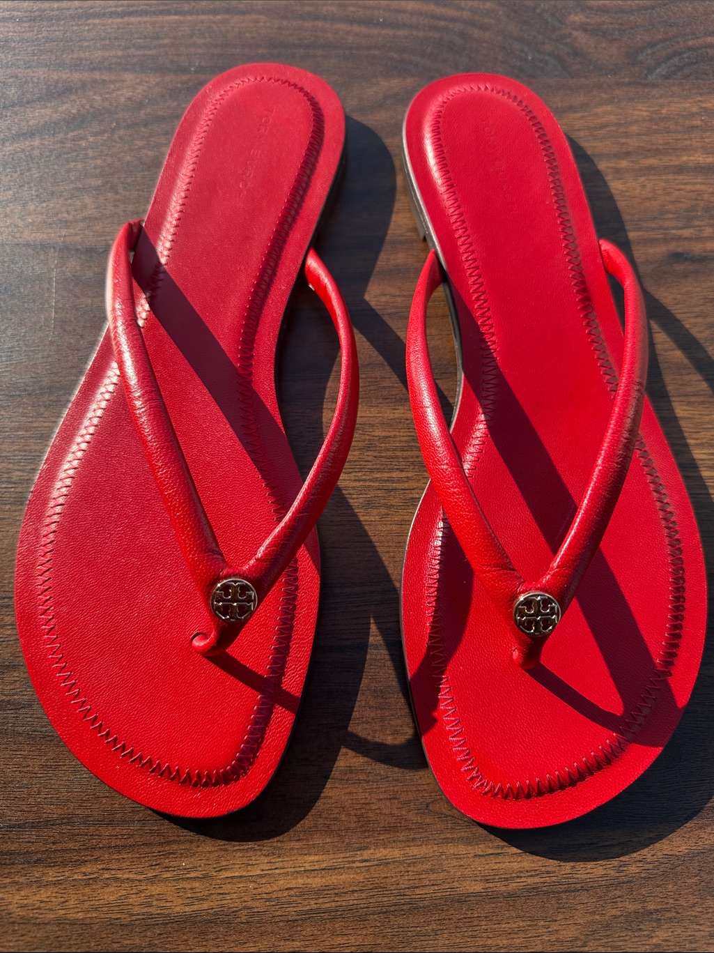 Tory Burch Chelsea Leather Flip Flop In Red